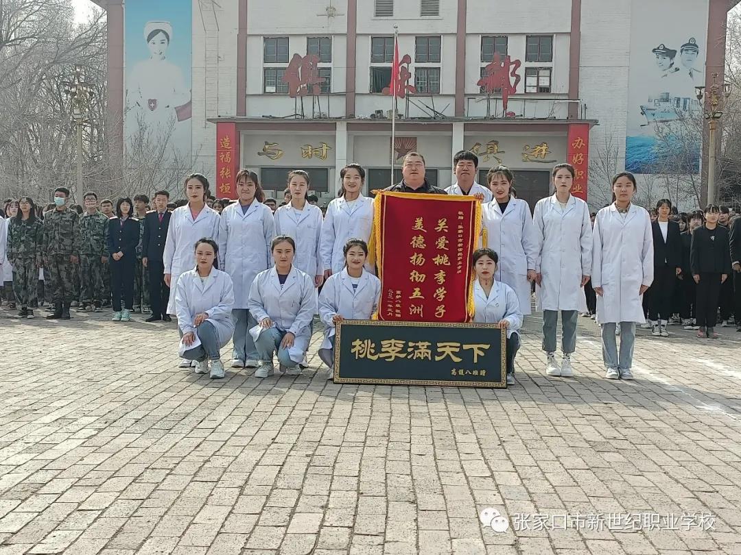 畢業(yè)獻錦旗3.jpg 畢業(yè)獻錦旗3.jpg