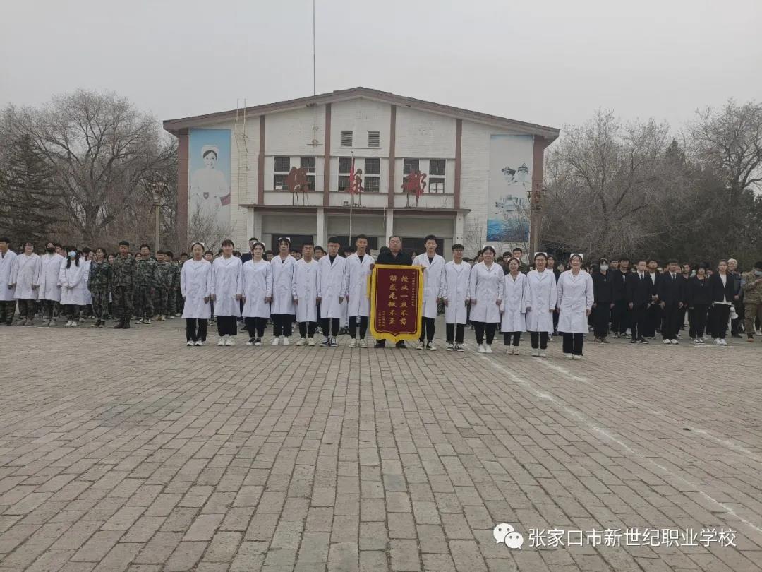 畢業(yè)獻錦旗4.jpg 畢業(yè)獻錦旗4.jpg